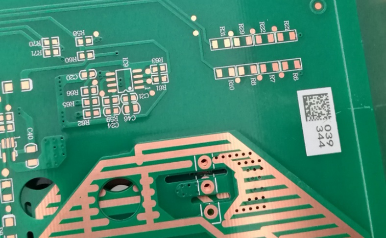 PCB微結構塌陷：薄介質(zhì)層支撐不足導致微槽成形失敗